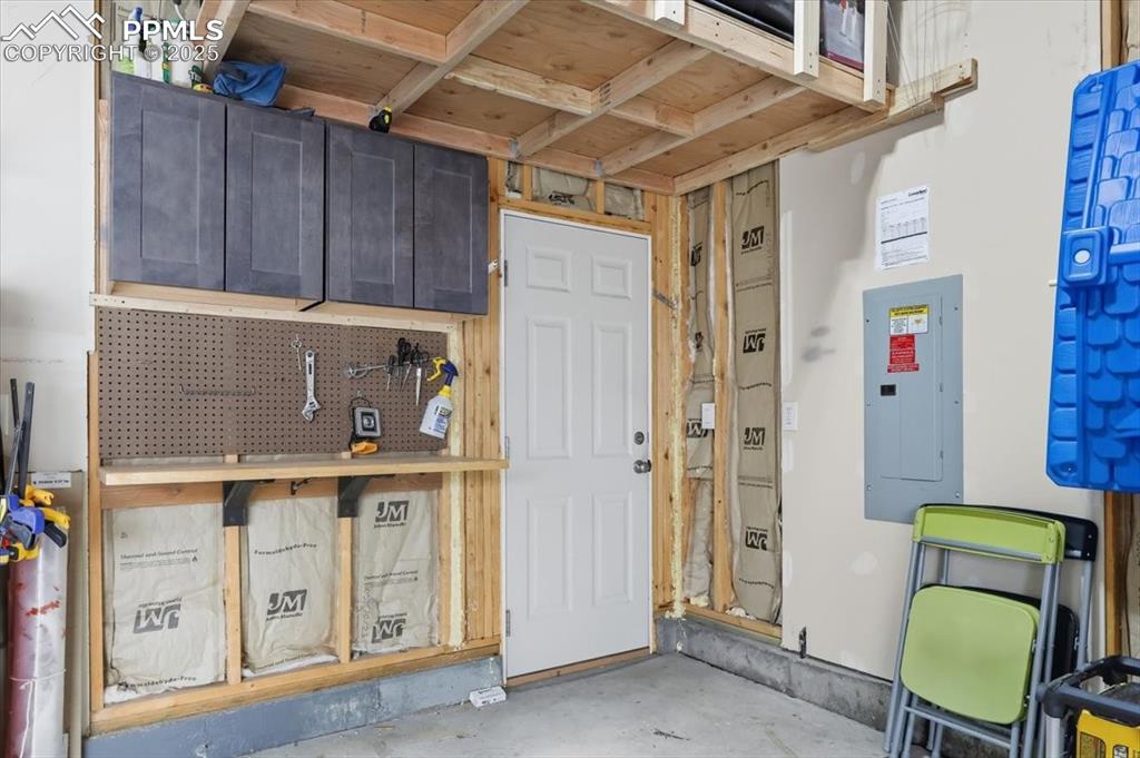 Image 40 of 47: Foldable workbench station with built-in storage above it