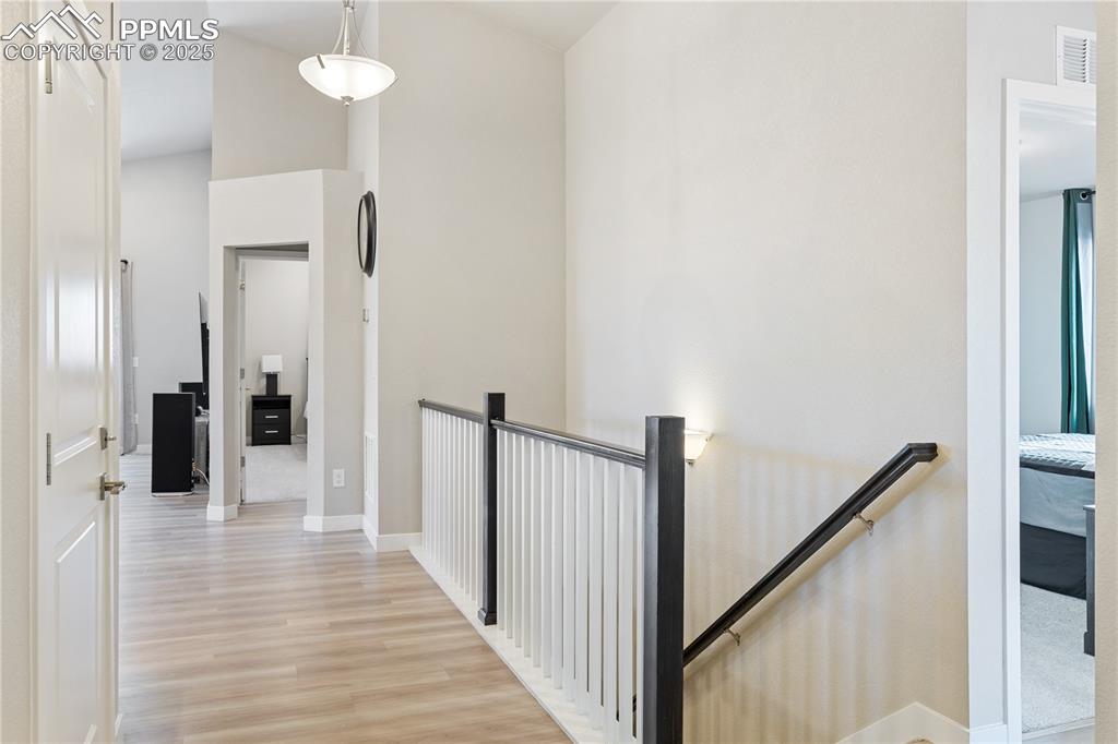 Image 23 of 46: Entry