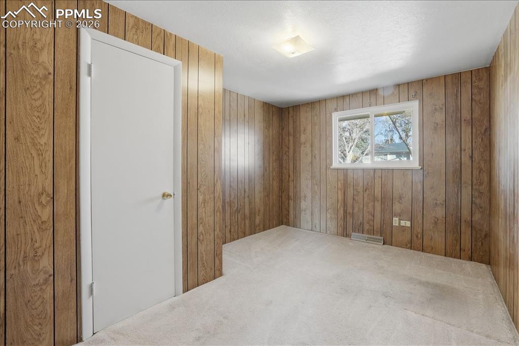 Image 16 of 28: Bedroom