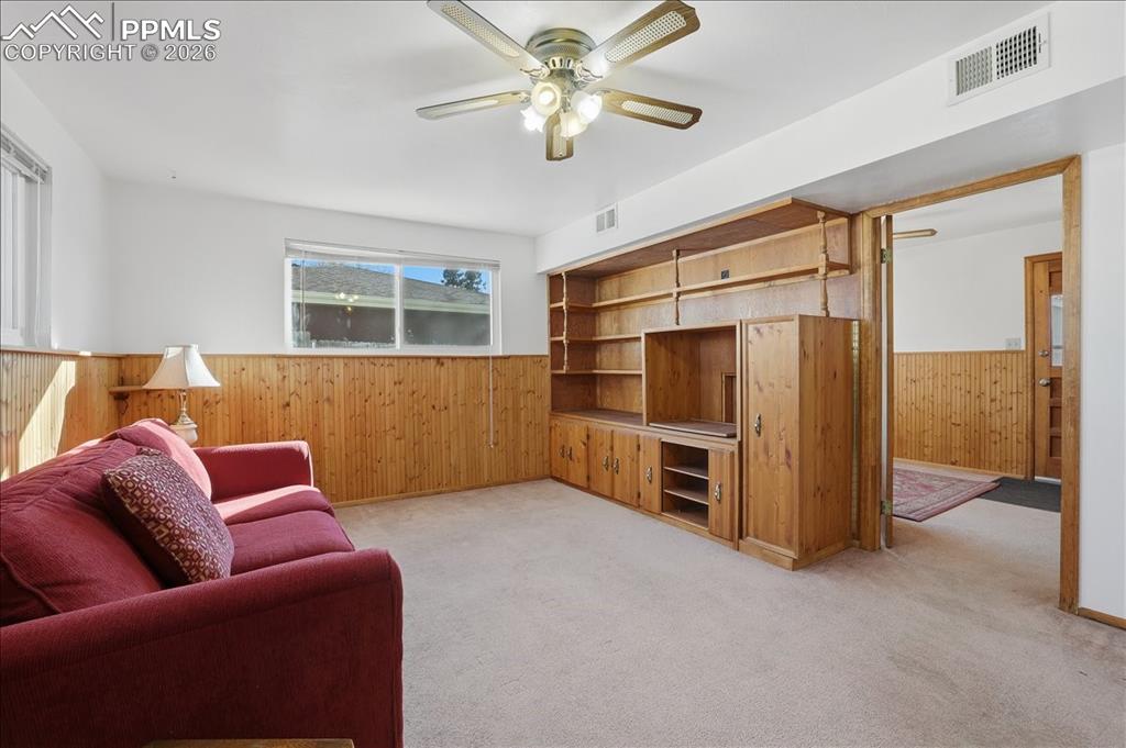 Image 17 of 28: Family Room