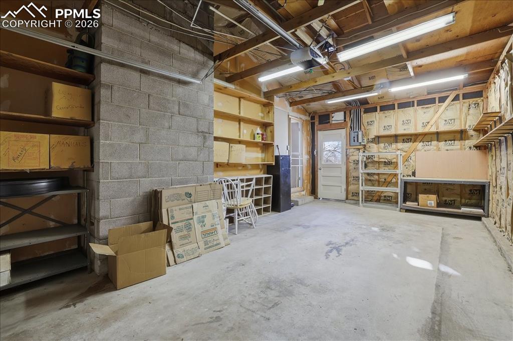 Image 22 of 28: 1-car attached garage