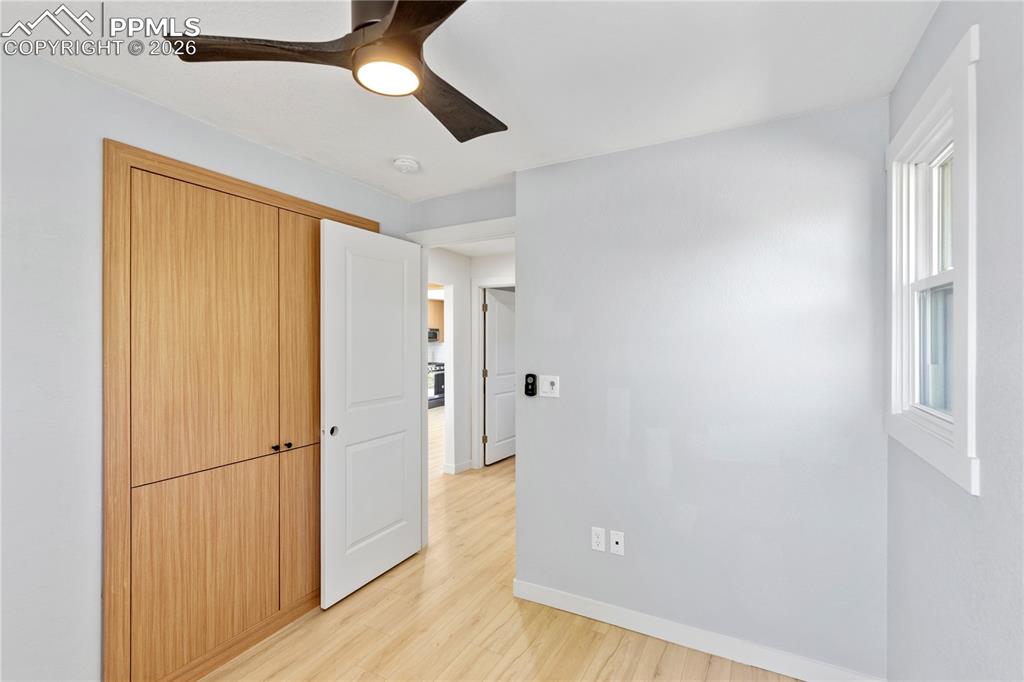 Image 17 of 19: Bedroom