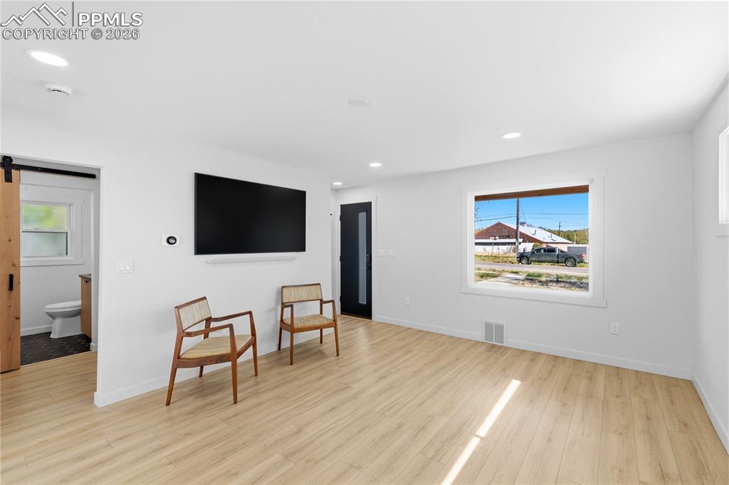 Image 7 of 19: Sitting Room