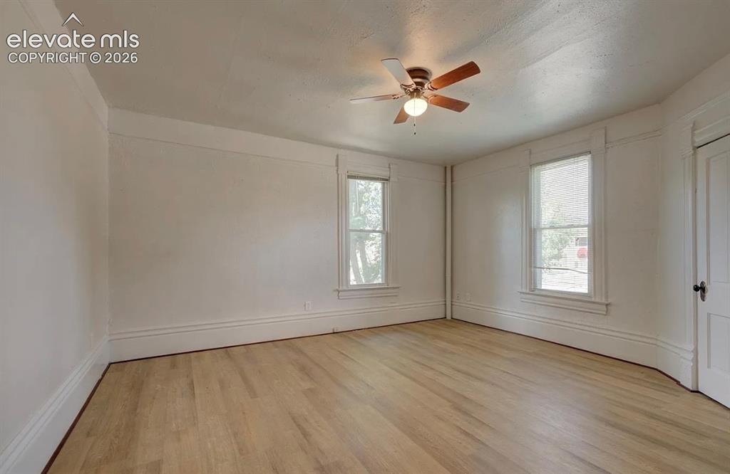 Image 46 of 50: Upper level unit