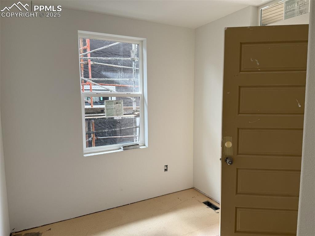 Image 6 of 24: Entry