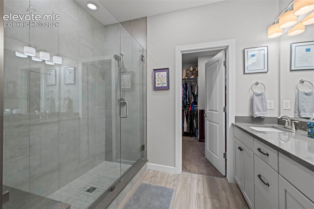 Image 12 of 31: Bathroom