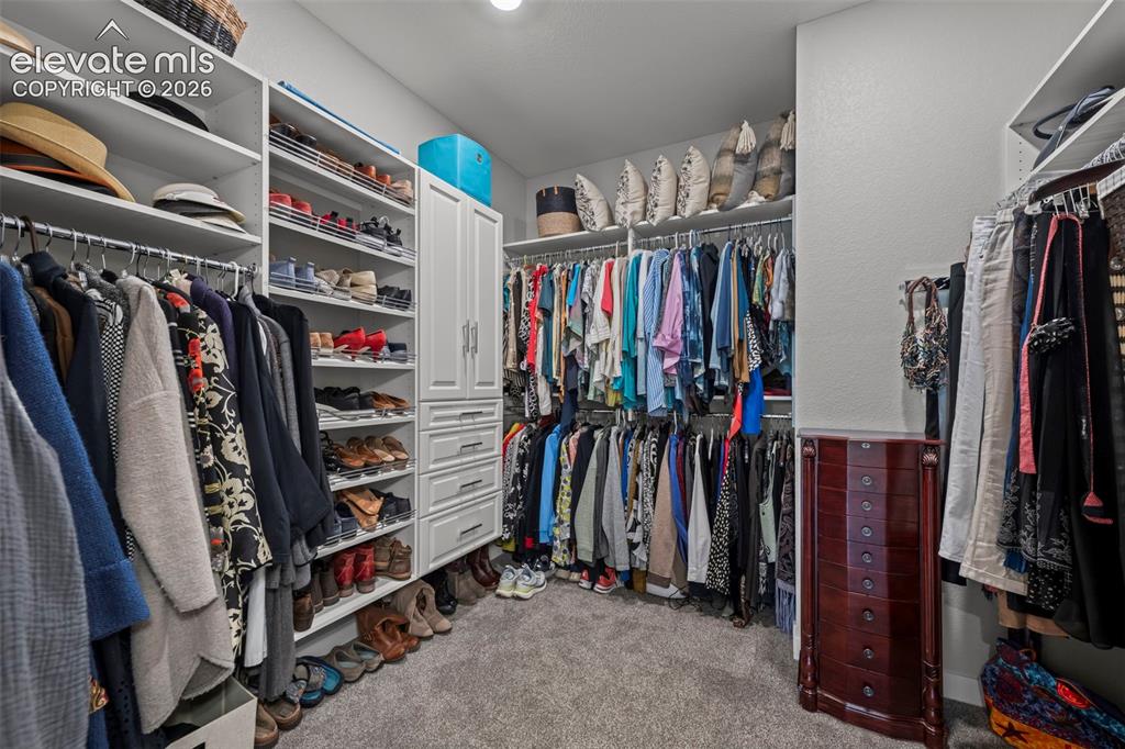 Image 13 of 31: Closet