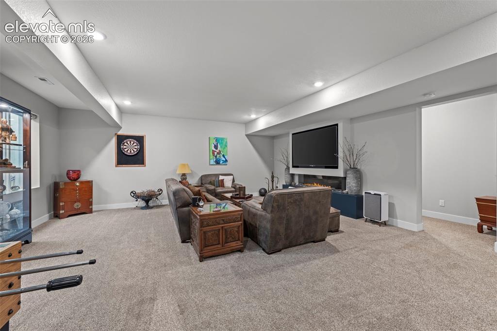 Image 19 of 31: Living Room