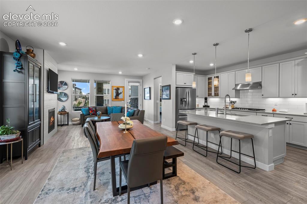 Image 5 of 31: Dining Area
