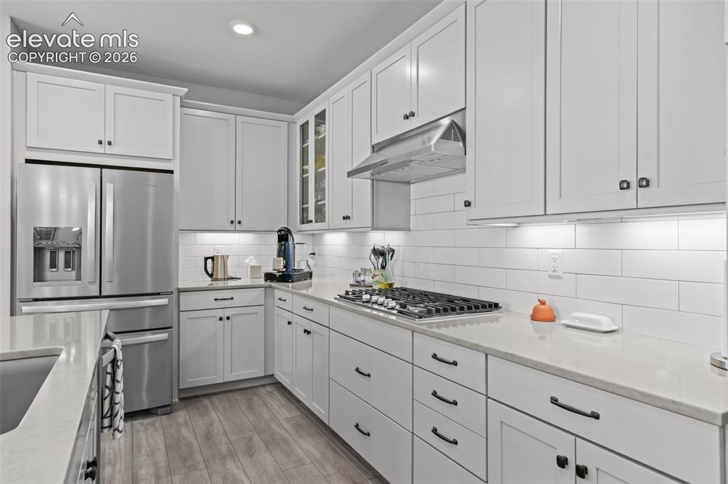 Image 7 of 31: Kitchen