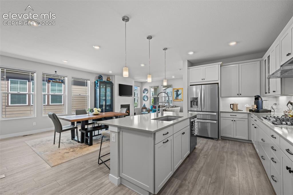 Image 8 of 31: Kitchen