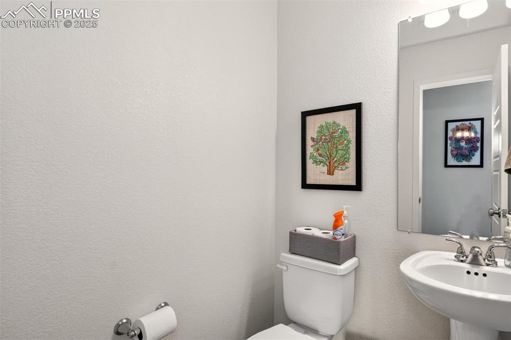 Image 16 of 41: Bathroom
