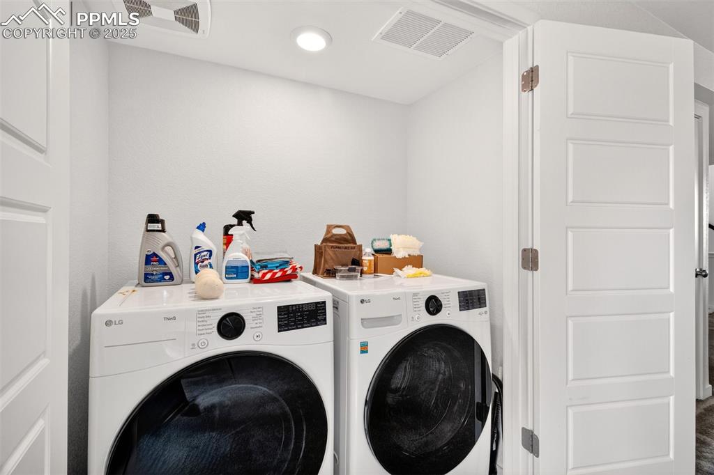 Image 33 of 41: Laundry