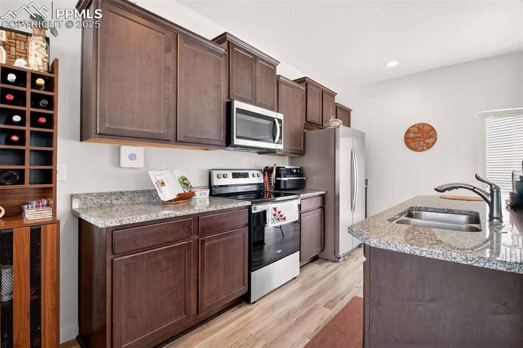 Image 9 of 41: Kitchen