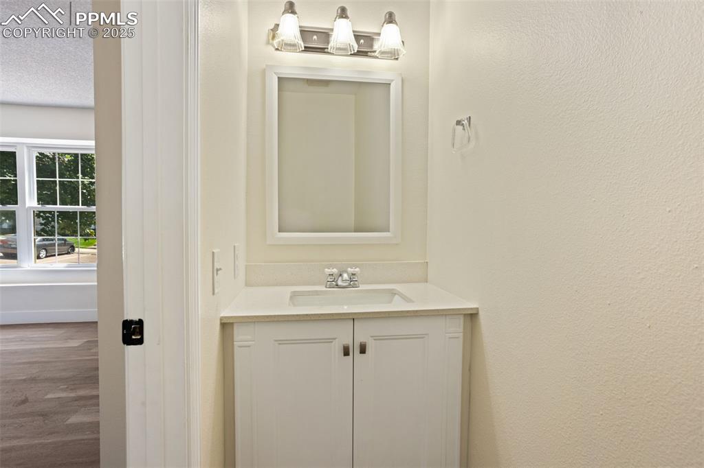 Image 14 of 31: Bathroom