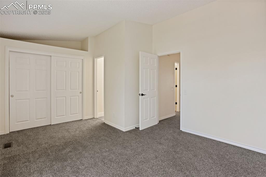 Image 16 of 31: Bedroom