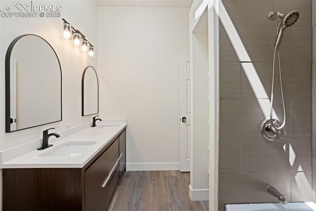 Image 19 of 31: Bathroom