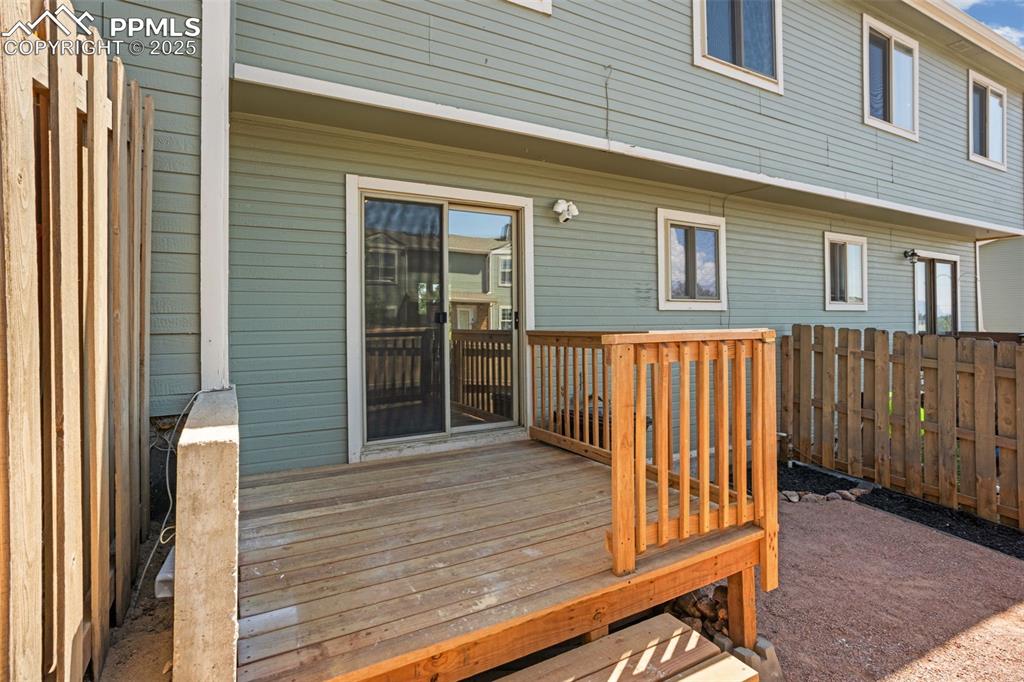 Image 26 of 31: Deck