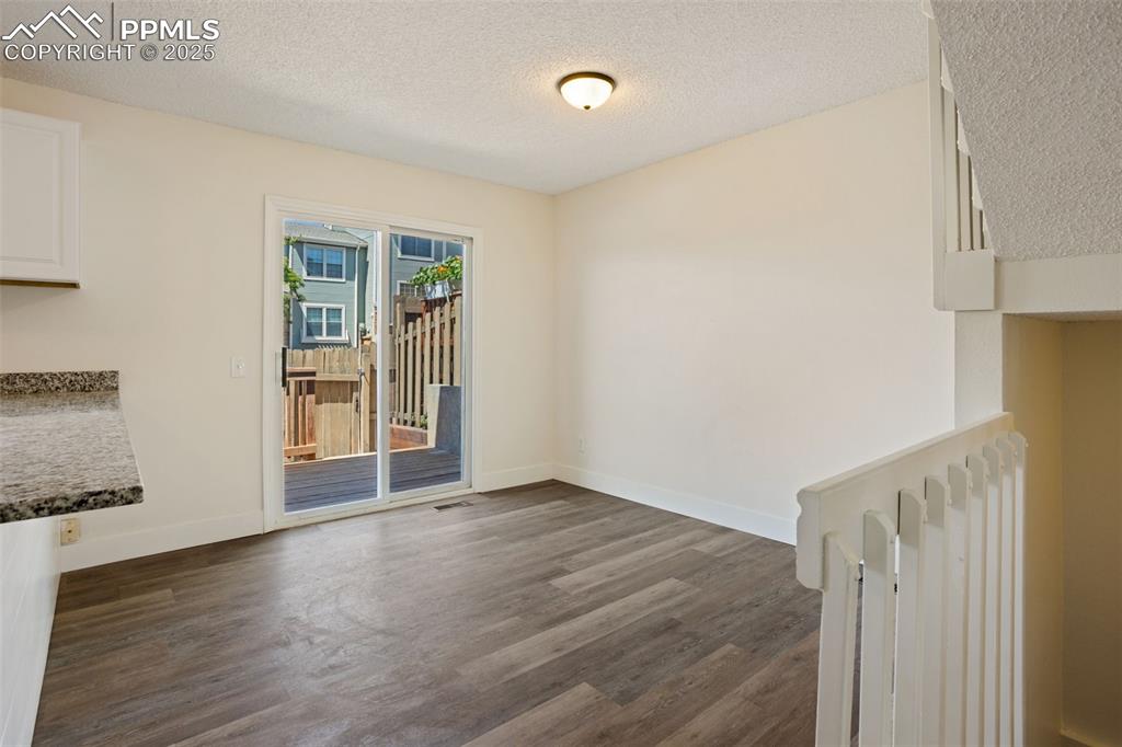 Image 28 of 31: Dining Area