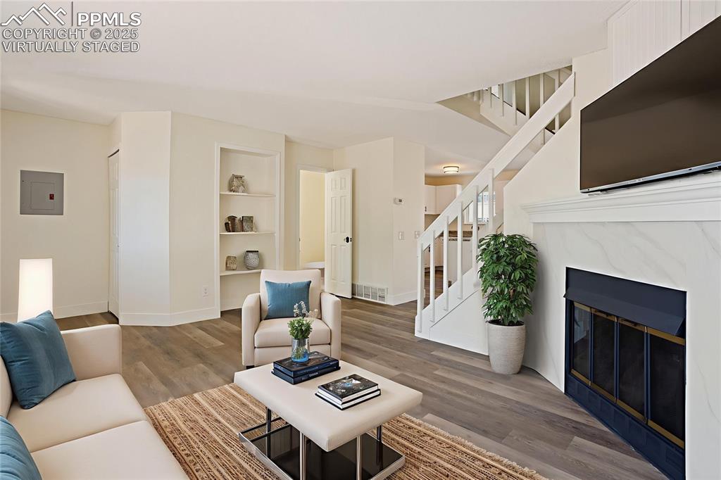 Image 4 of 31: Virtually Staged