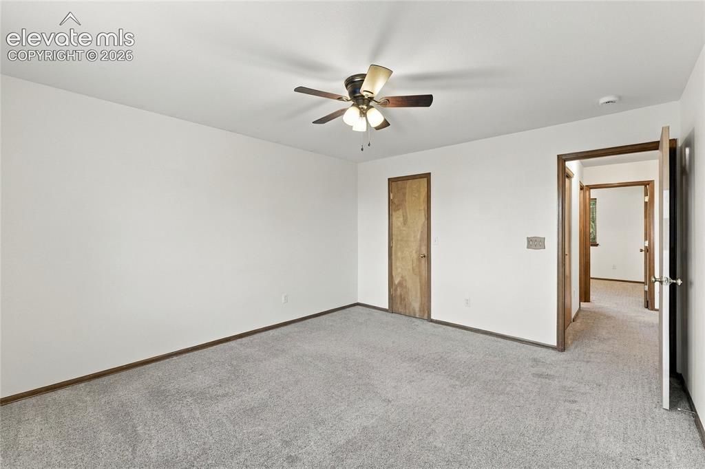 Image 14 of 30: Bedroom