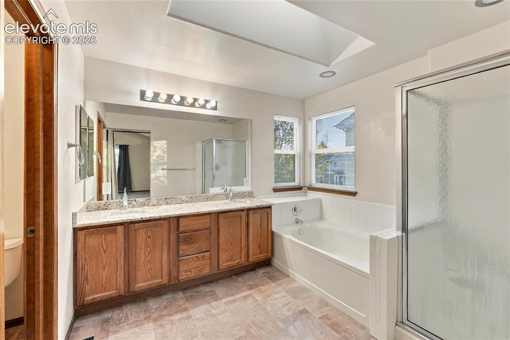 Image 18 of 30: Bathroom