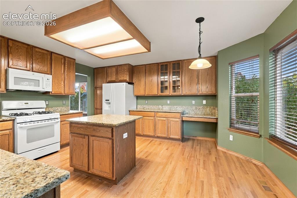 Image 5 of 30: Kitchen