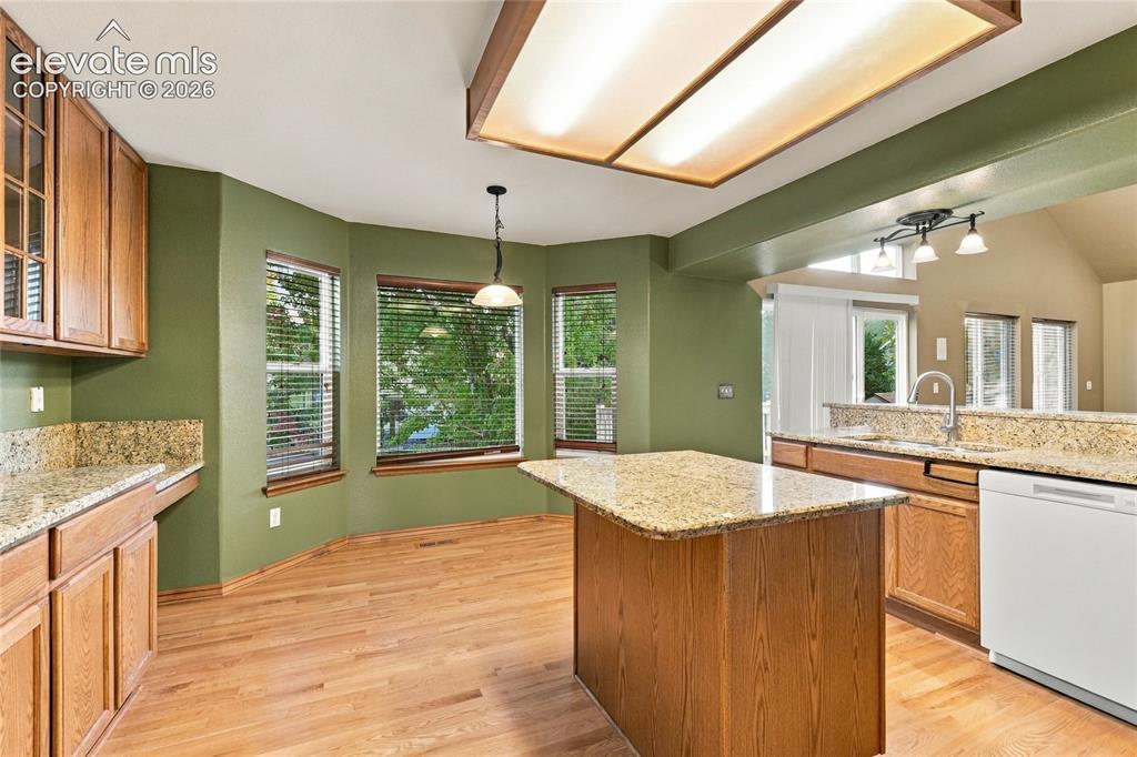 Image 7 of 30: Kitchen