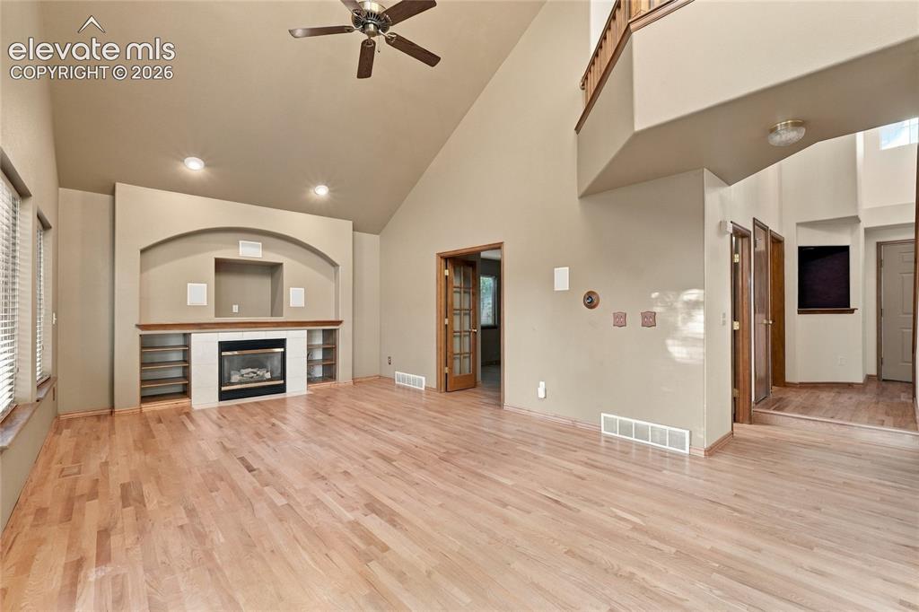 Image 8 of 30: Living Room