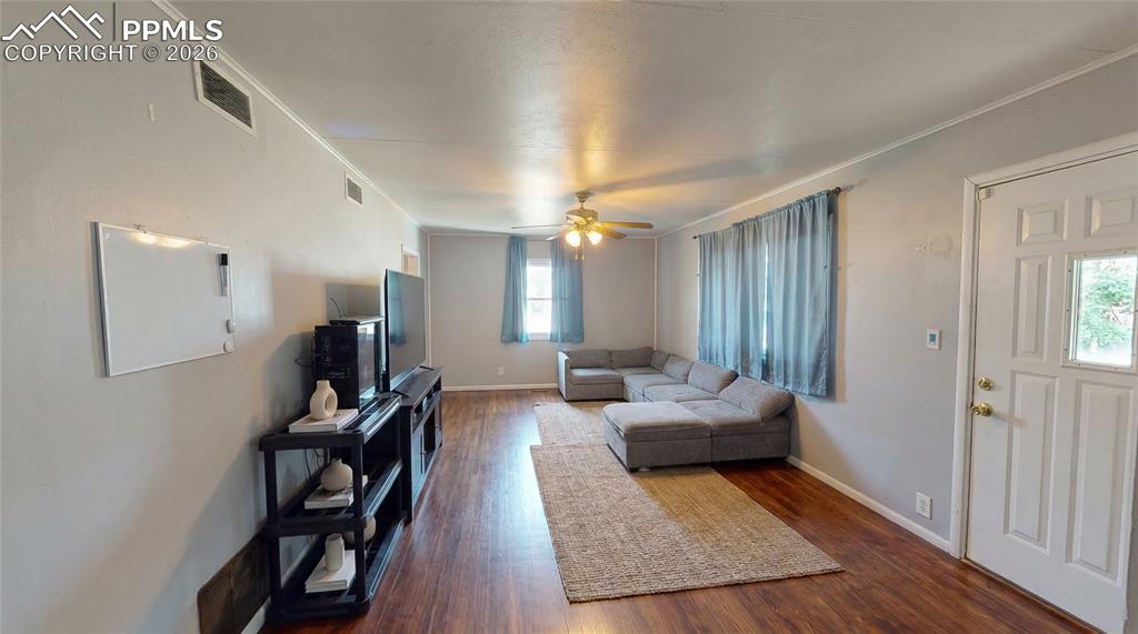 Image 4 of 14: Living Room