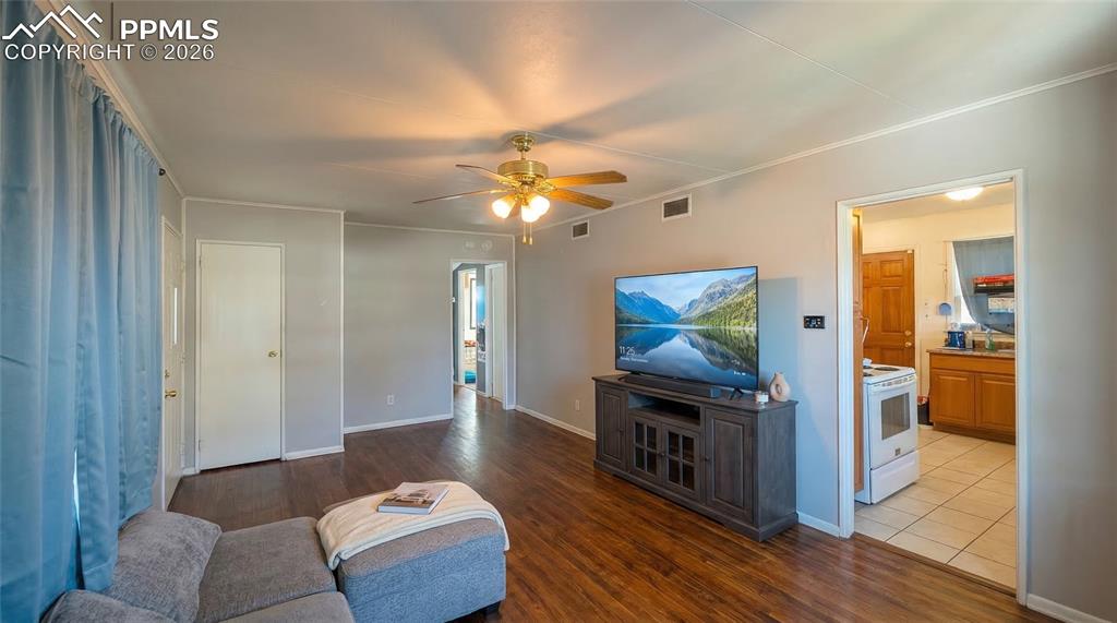 Image 5 of 14: Living Room