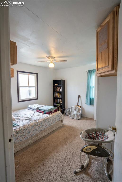 Image 9 of 14: Bedroom