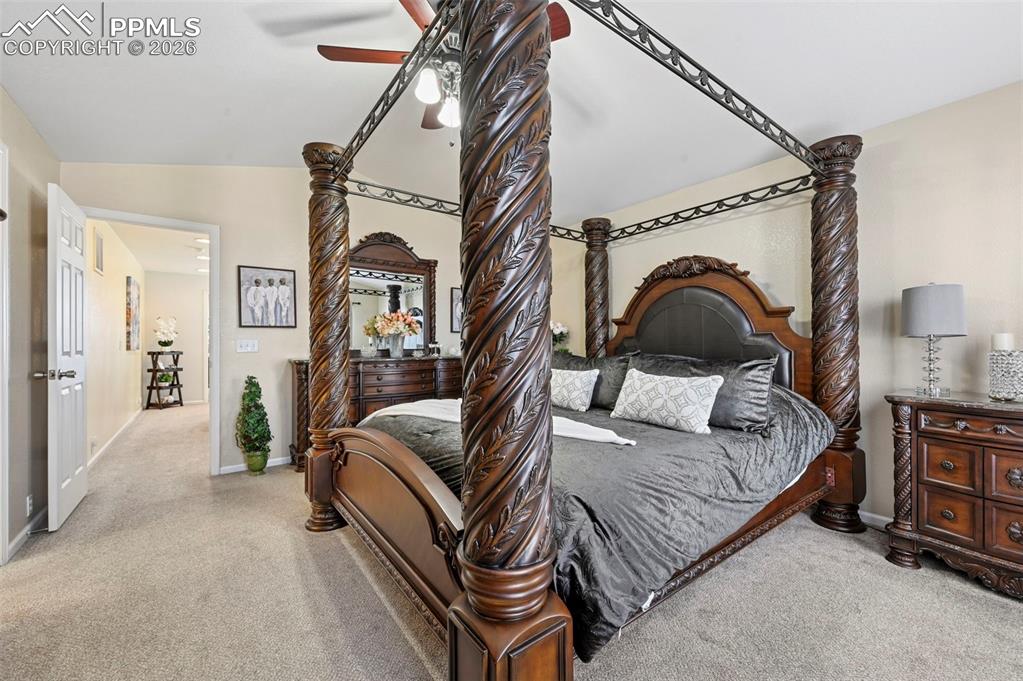 Image 17 of 27: Bedroom