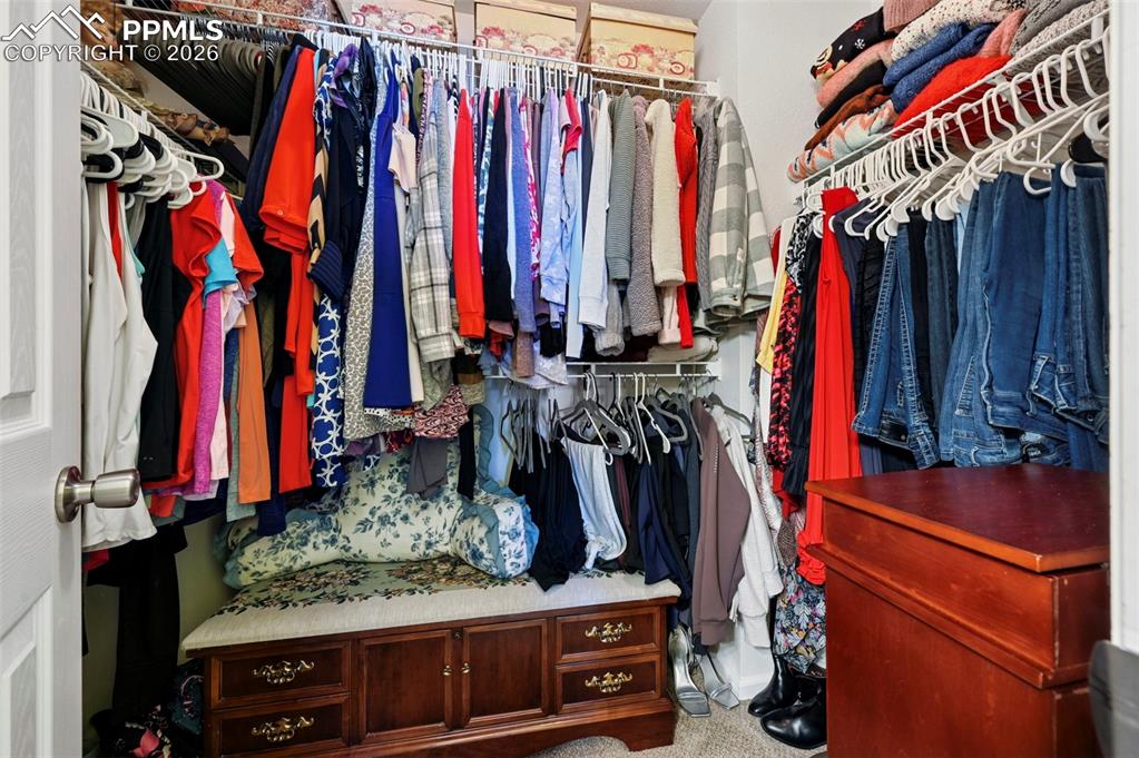 Image 18 of 27: Closet