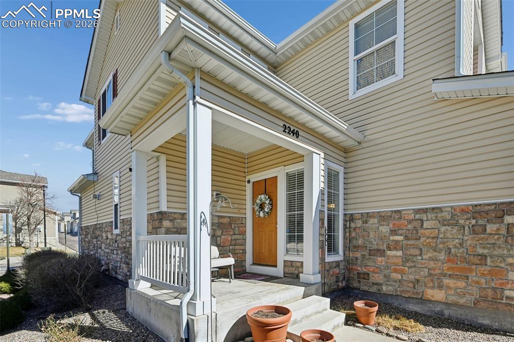 Image 2 of 27: Entry