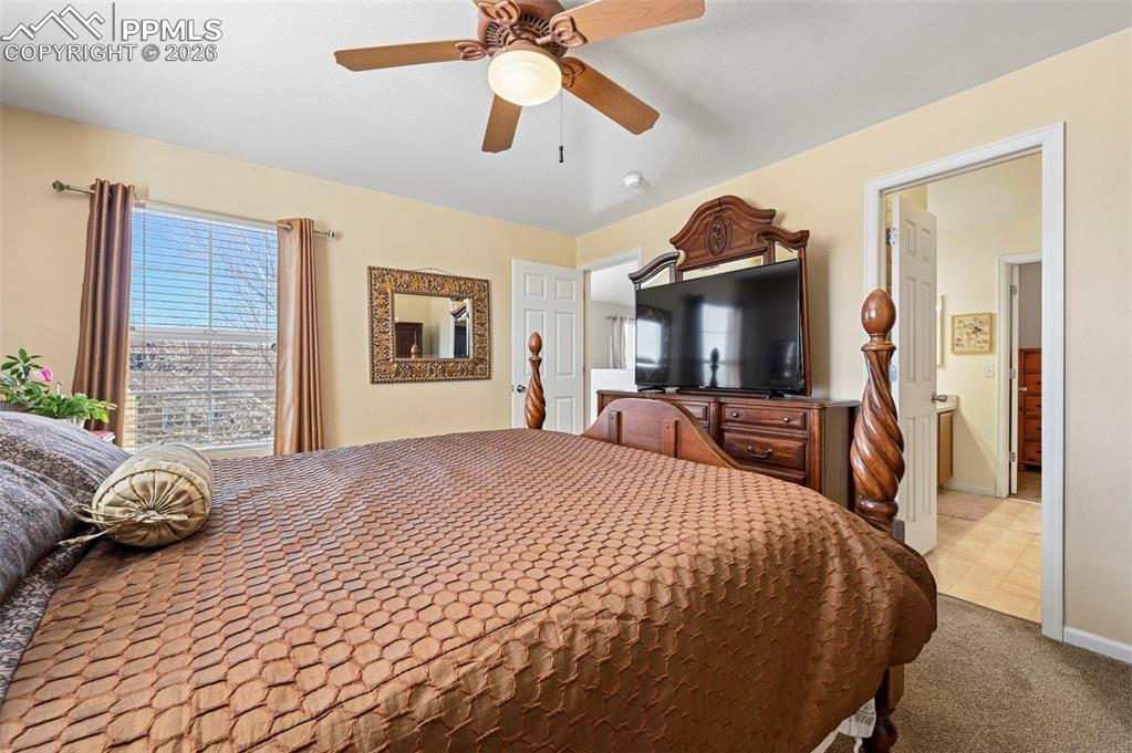 Image 22 of 27: Bedroom