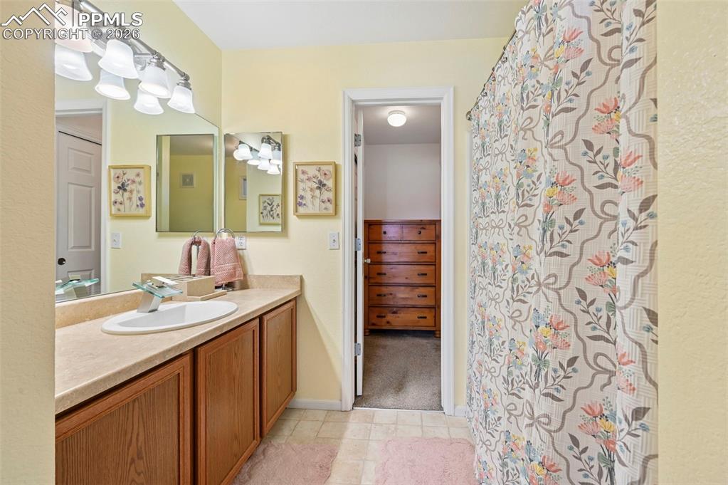 Image 23 of 27: Second bedroom bath