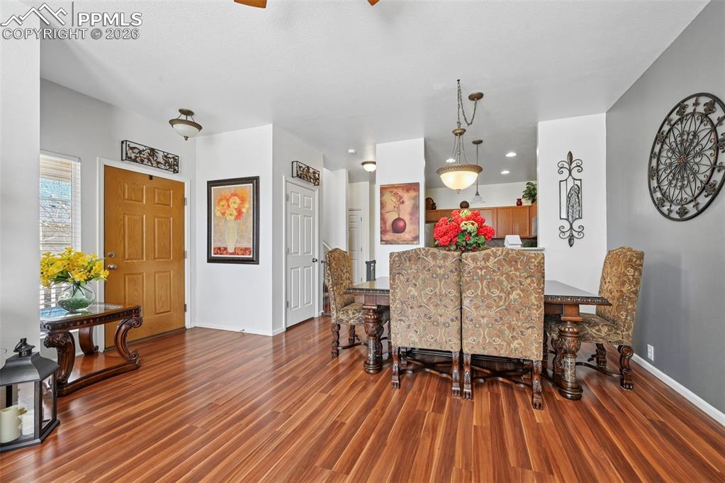 Image 4 of 27: Dining Area