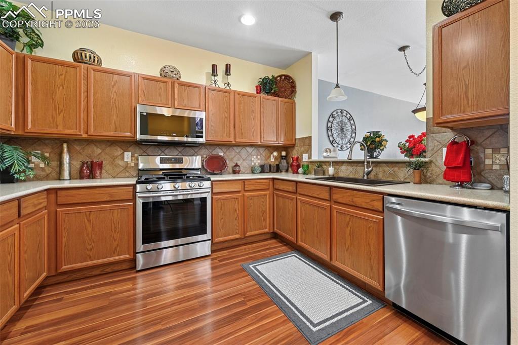 Image 5 of 27: Kitchen