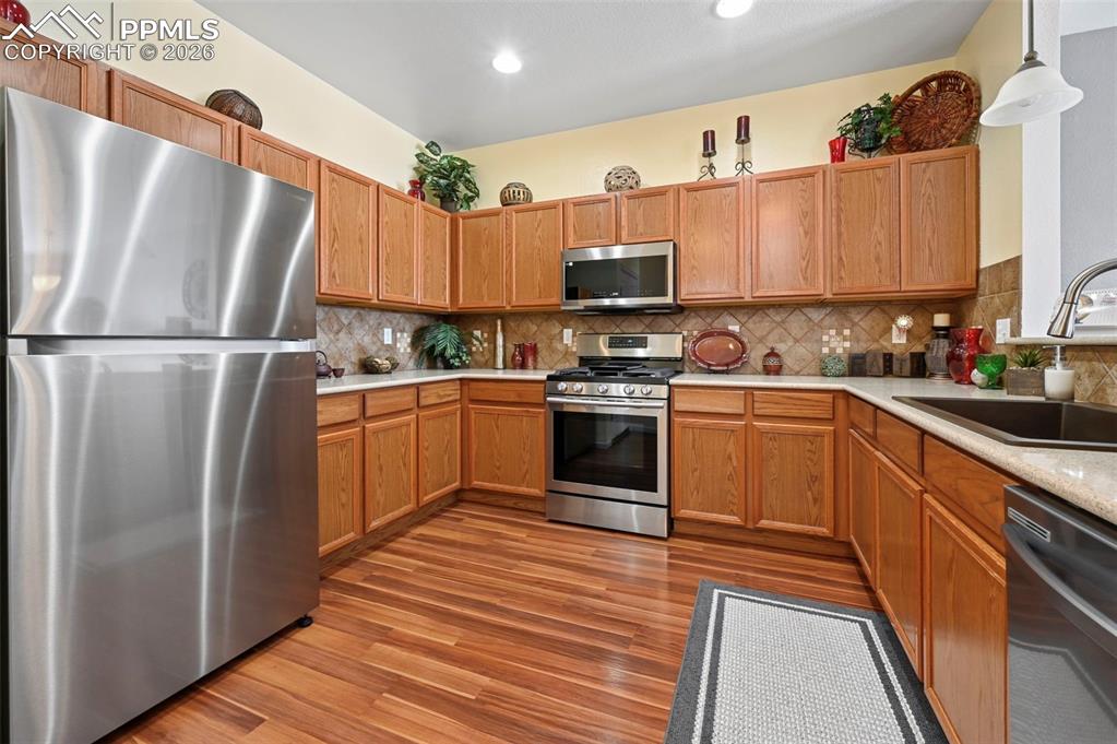 Image 6 of 27: Kitchen