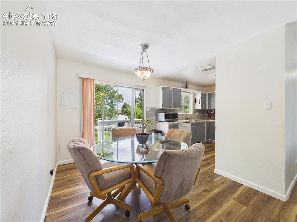 Image 10 of 43: Dining Area