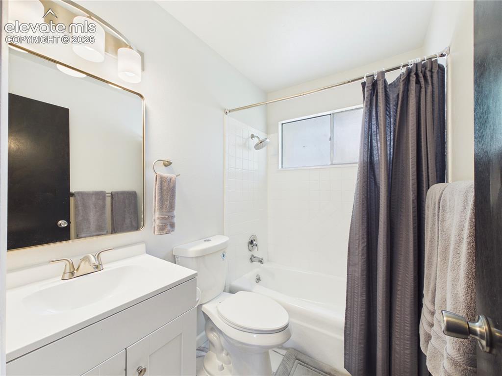 Image 18 of 43: Bathroom