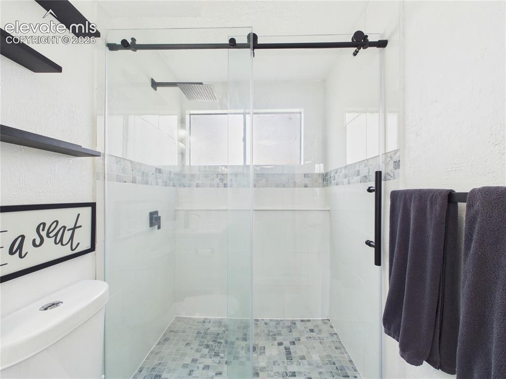 Image 31 of 43: Bathroom
