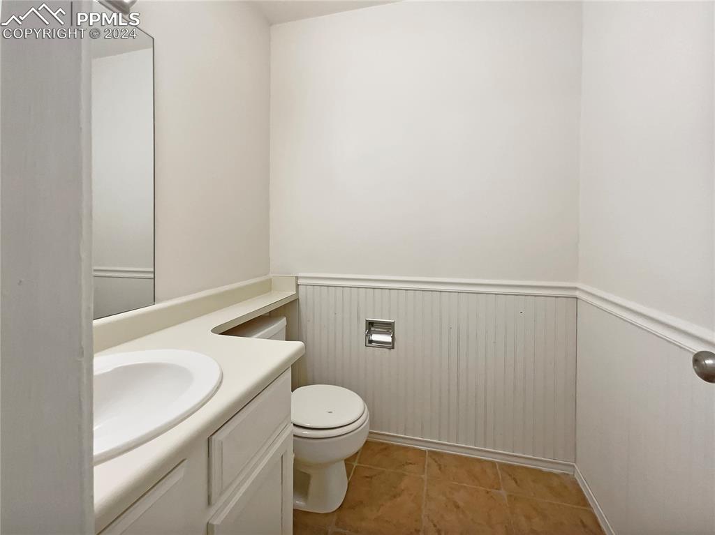 Image 15 of 26: Bathroom