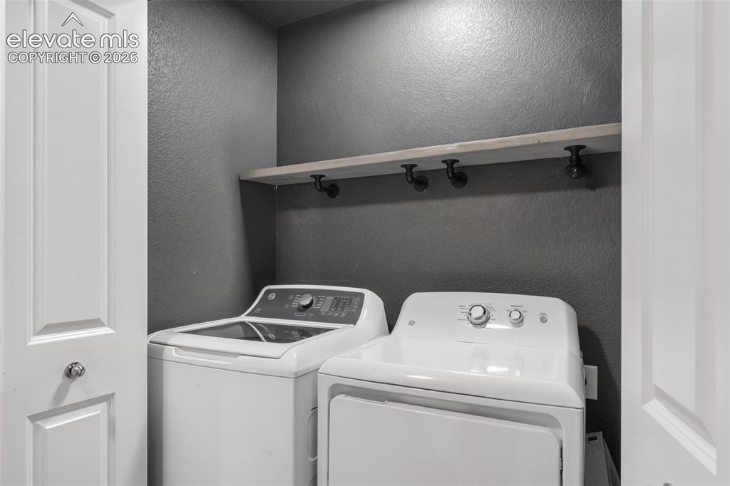 Image 29 of 38: Laundry room
