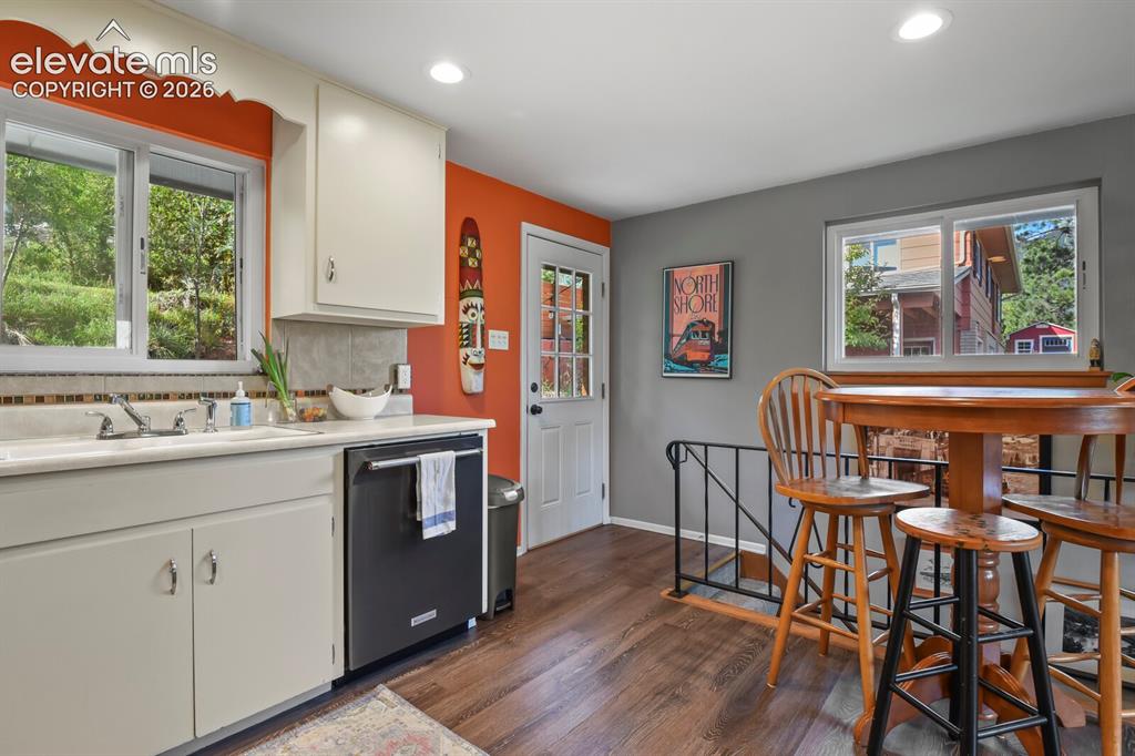 Image 11 of 45: Kitchen
