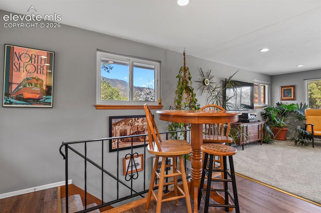 Image 14 of 45: Dining Area