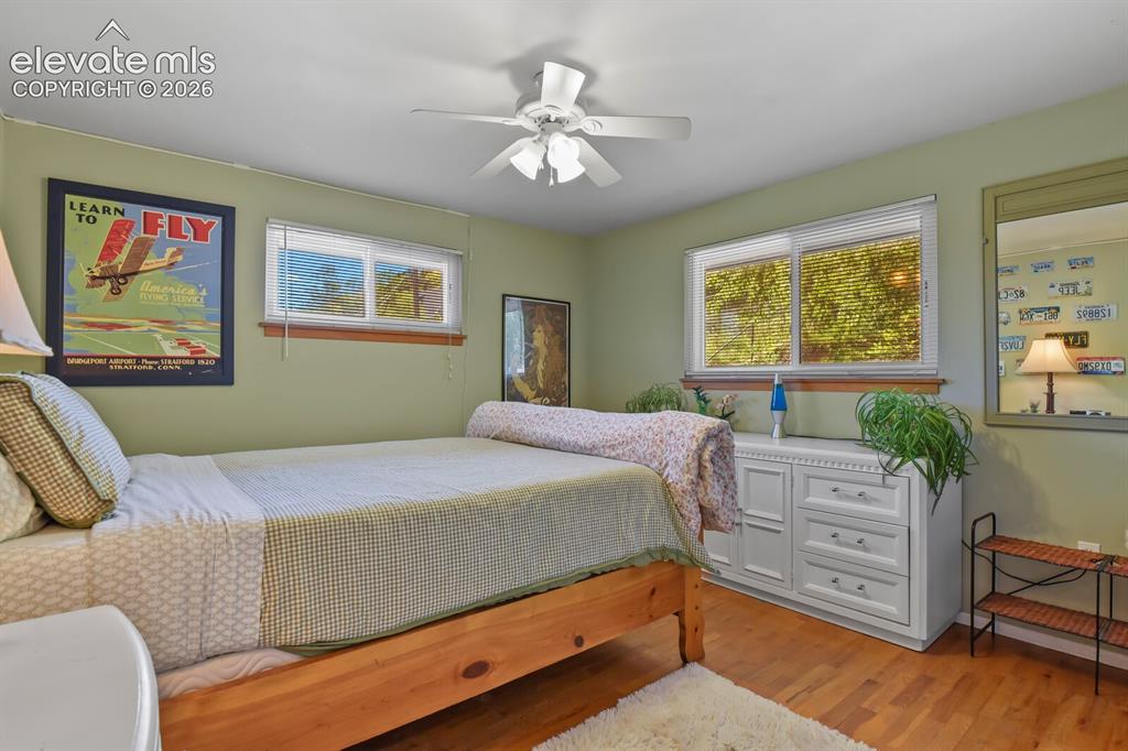 Image 17 of 45: Bedroom
