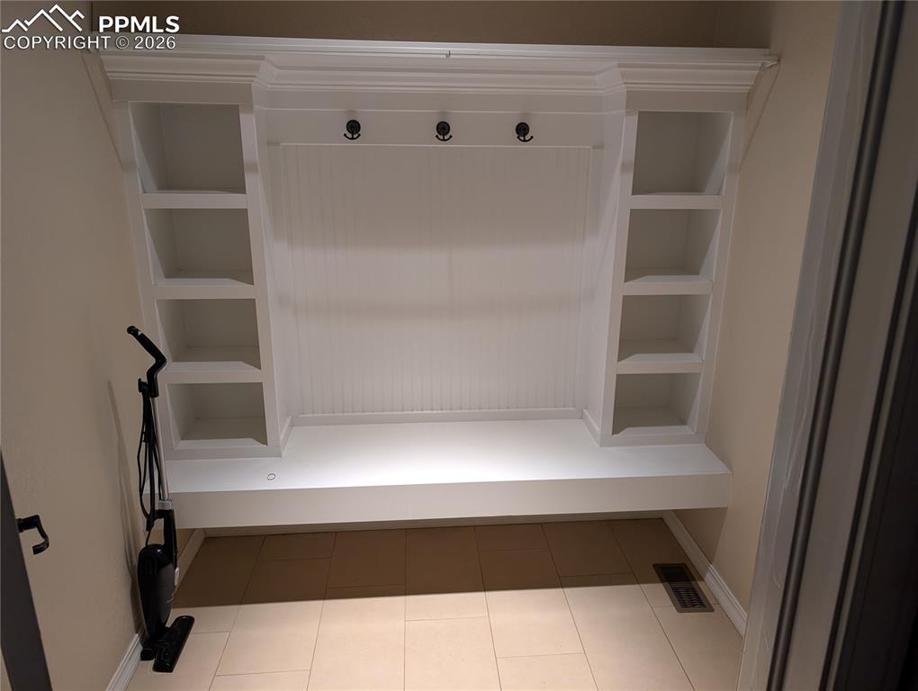 Image 10 of 35: Mud Room