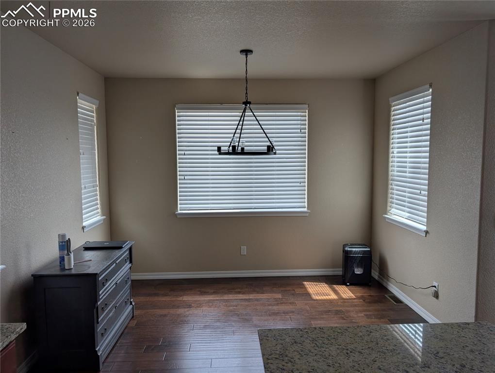 Image 6 of 35: Dining Area